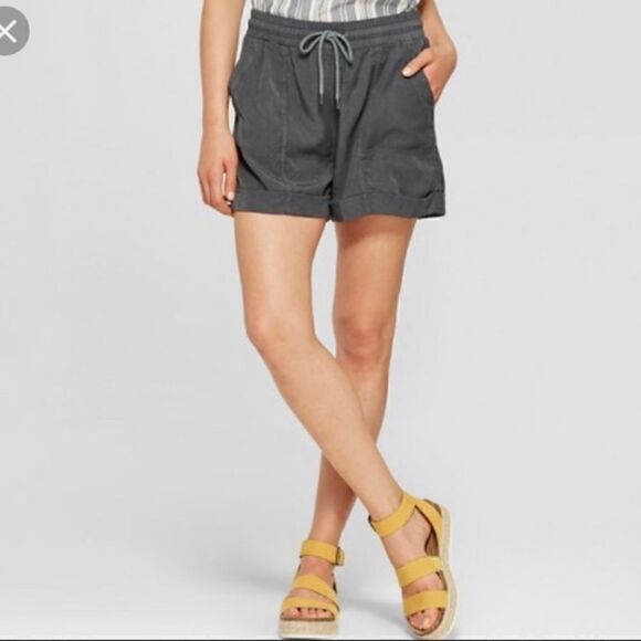 2/$20 Universal Thread gray utility shorts - Picture 1 of 8